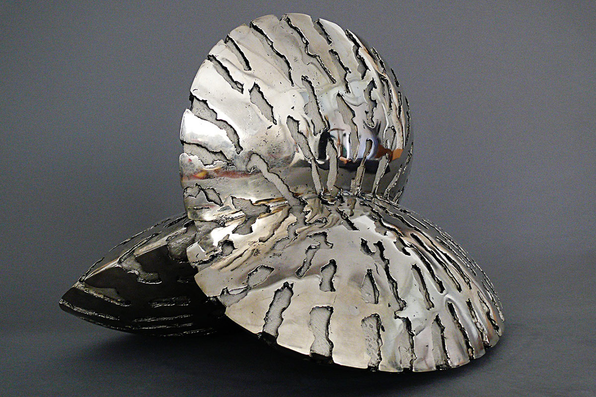 ALATO GRANDE INGABBIATO ARGENTATO by the artist Adriano Leverone ALATO GRANDE INGABBIATO ARGENTATO by the artist Adriano Leverone