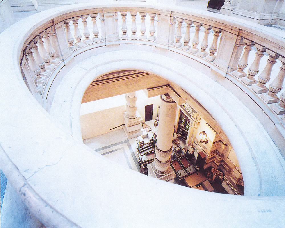 VISTO DA LONTANO<br>Photographs by Olivo Barbieri and Luo Yongjin