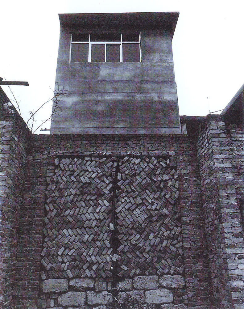 VISTO DA LONTANO<br>Photographs by Olivo Barbieri and Luo Yongjin