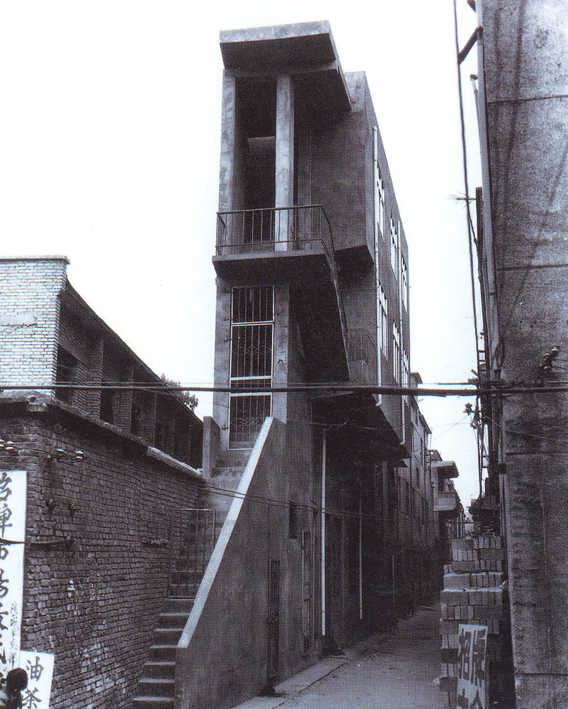 VISTO DA LONTANO<br>Photographs by Olivo Barbieri and Luo Yongjin