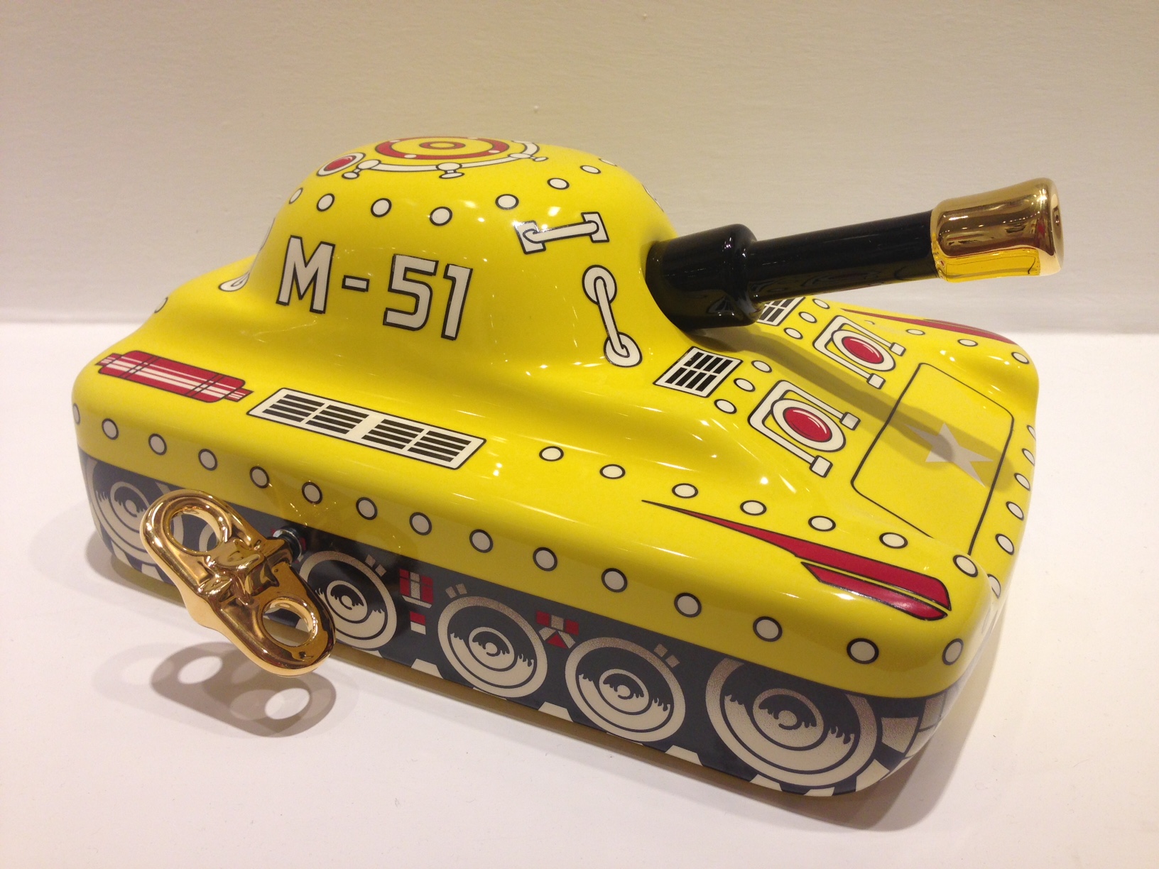 TANK OF PEACE by the artist Giorgio Laveri TANK OF PEACE by the artist Giorgio Laveri