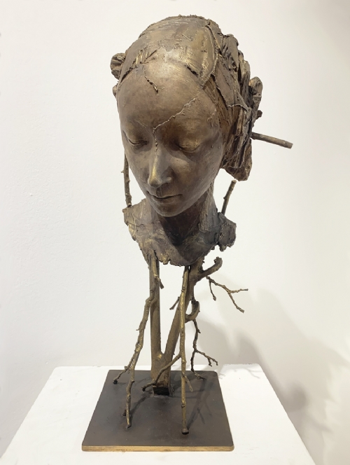 WOMAN'S ROOTS di Alessio Deli