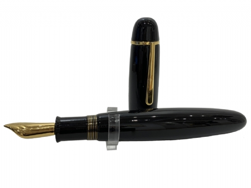 STYLO nero oro by Giorgio Laveri STYLO nero oro by Giorgio Laveri