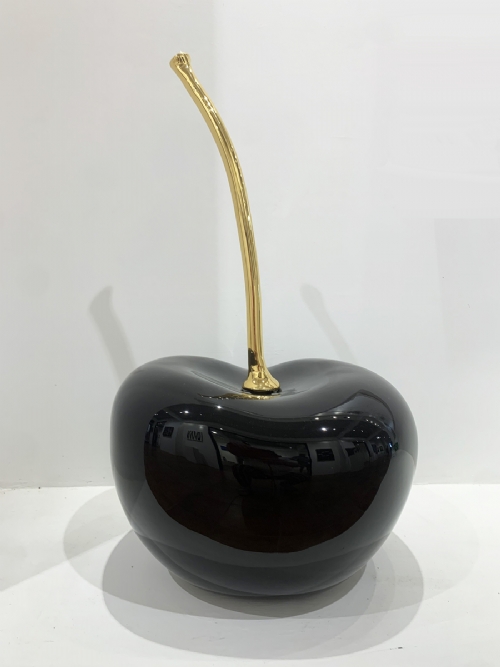 UNA TIRA L'ALTRA (CILIEGIONA NERA E ORO) by Giorgio Laveri UNA TIRA L'ALTRA (CILIEGIONA NERA E ORO) by Giorgio Laveri