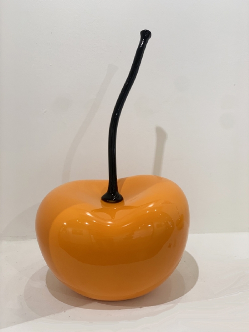 UNA TIRA L' ALTRA (CILIEGIONA ARANCIONE NERO) by Giorgio Laveri UNA TIRA L' ALTRA (CILIEGIONA ARANCIONE NERO) by Giorgio Laveri